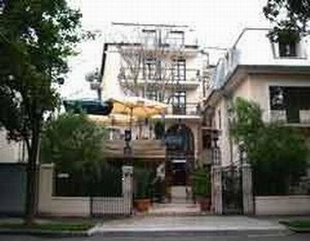 Hotel Piccolo Mondo Bucarest Esterno foto